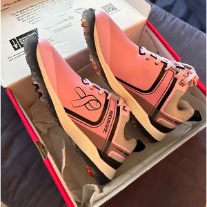 Sqairz-brand new men’s golf shoes size 7.5 breast cancer edition